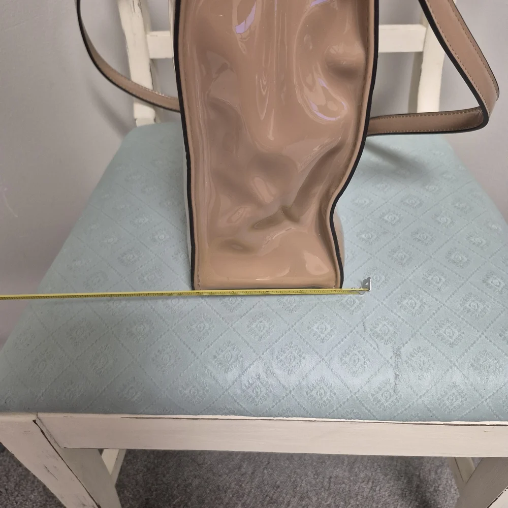 Elegant Tan Patent Leather Tote Bag - Picture 9 of 16